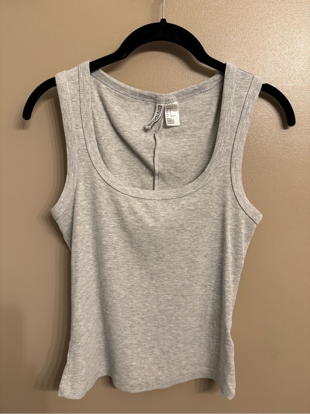 EUC Women’s Divided H&M tank